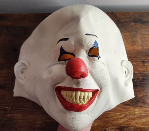 Vintage Pennywise Mask Warner Bros Entertainment Inc. 100% Latex - Picture 4 of 6