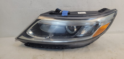 2014 - 2015 Kia Sorento LEFT DRIVER LH SIDE HEADLIGHT HALOGEN 92101-1U500