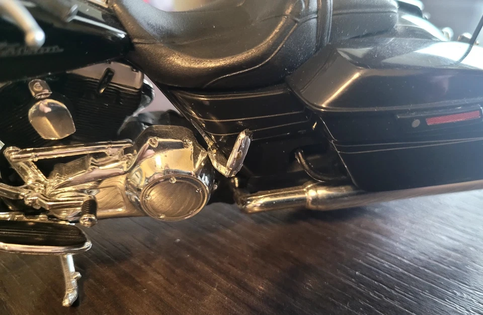 Modellino moto scala 1:12 Maisto HARLEY DAVIDSON STREET GLIDE SPECIAL bike - Immagine 2 di 2