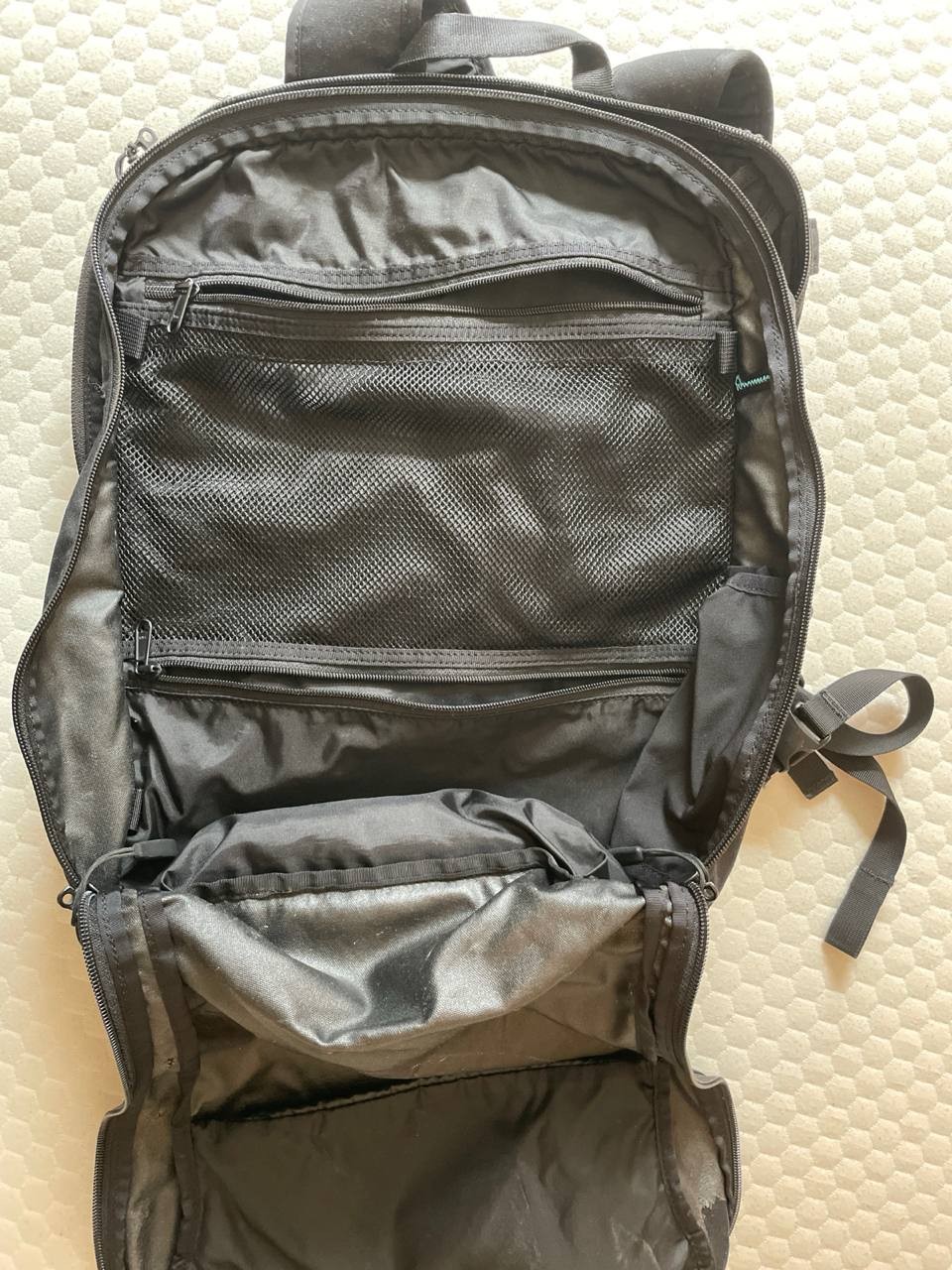 Minaal Carry-On 2.0 Backpack 35L Black Travel Laptop Bag - Zipper Fault image 2