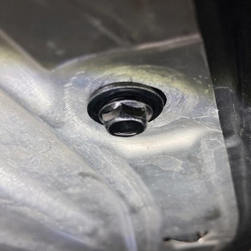Pernos de carrocería y clips de tuerca en U para Mazda - Protector contra salpicaduras bajo cubierta del motor M6 - Imagen 9 de 14