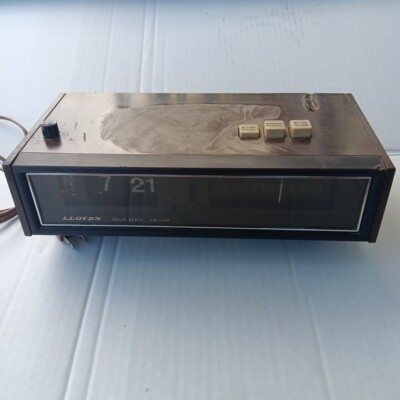 Vintage LLOYDS AM FM Radio Alarm FLIP Clock Model IJ61G-131a Powers On