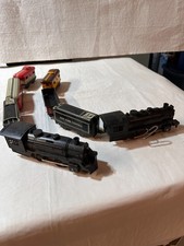 MARX WIND UP TRAIN 2 LOCOMOTIVES, 4 CARS, 2 TENDERS, 2 CABOOSE, 16 TRACK W/KEY