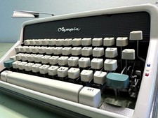 Olympia SM7 De Luxe Typewriter w/Case   Prist...