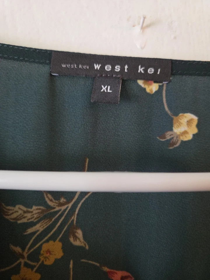 West Kei Floral Blouse Size XL Green Long Sleeve Ceana Elastic Bottom NWOT - Image 3 of 4