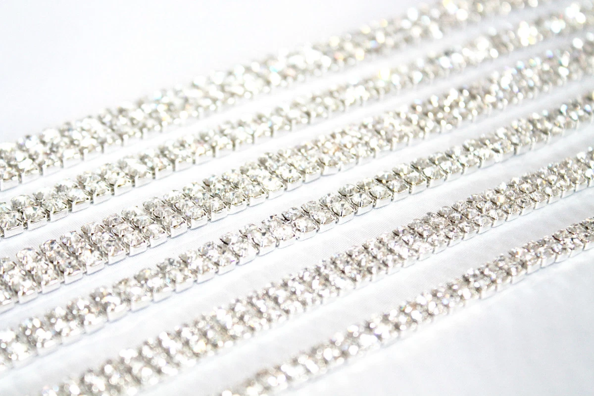 Catena di strass con 3 file di cristalli AB da 9 mm, fai da te, per abiti da sposa, scarpe, borse, colore argento e rosso, 0,9 m