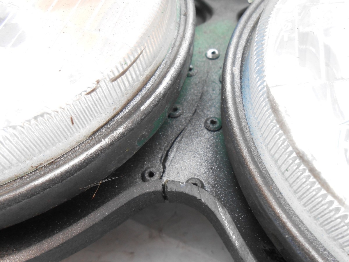 91 92 KAWASAKI NINJA ZX7 7R HEAD LIGHT BUCKET HOUSING HEAD LAMP