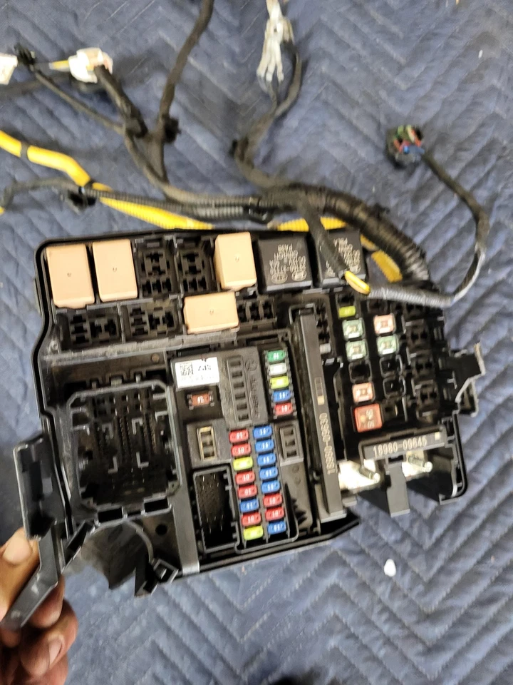 Arnés de cableado de caja de fusibles de bahía de motor 2021 Kia Seltos S 2,0 L tracción delantera 91240-Q5852 22 23 Foto 3 de 4