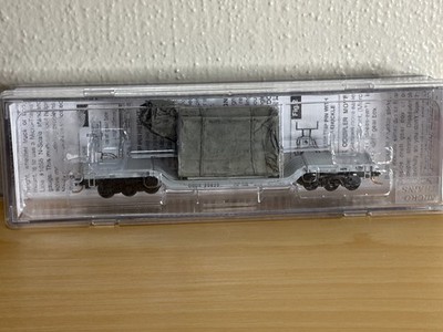 N Scale Micro-Trains 109 00 070 DOD Heavyweight Depressed Flatcar w/Covered Load
