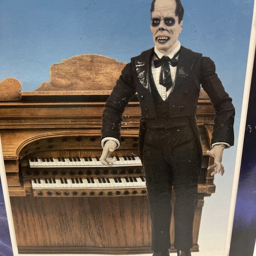 The Phantom of the Opera Figure Universal Monsters Diamond Select 2012 NIP READ - Picture 6 of 13