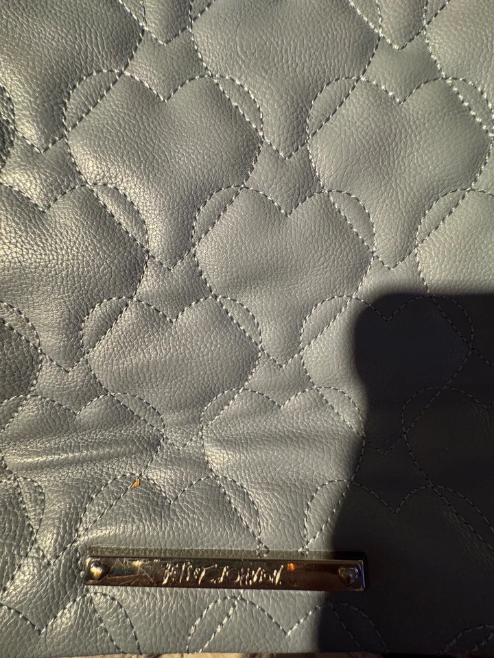Bolso de Hombro Betsey Johnson Acolchado Corazones Grande Azul Polvo Foto 3 de 4