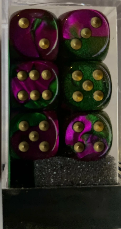 Chessex Würfelblock 16mm D6 mit 12 Würfeln Gemini lila grün - gold 26634