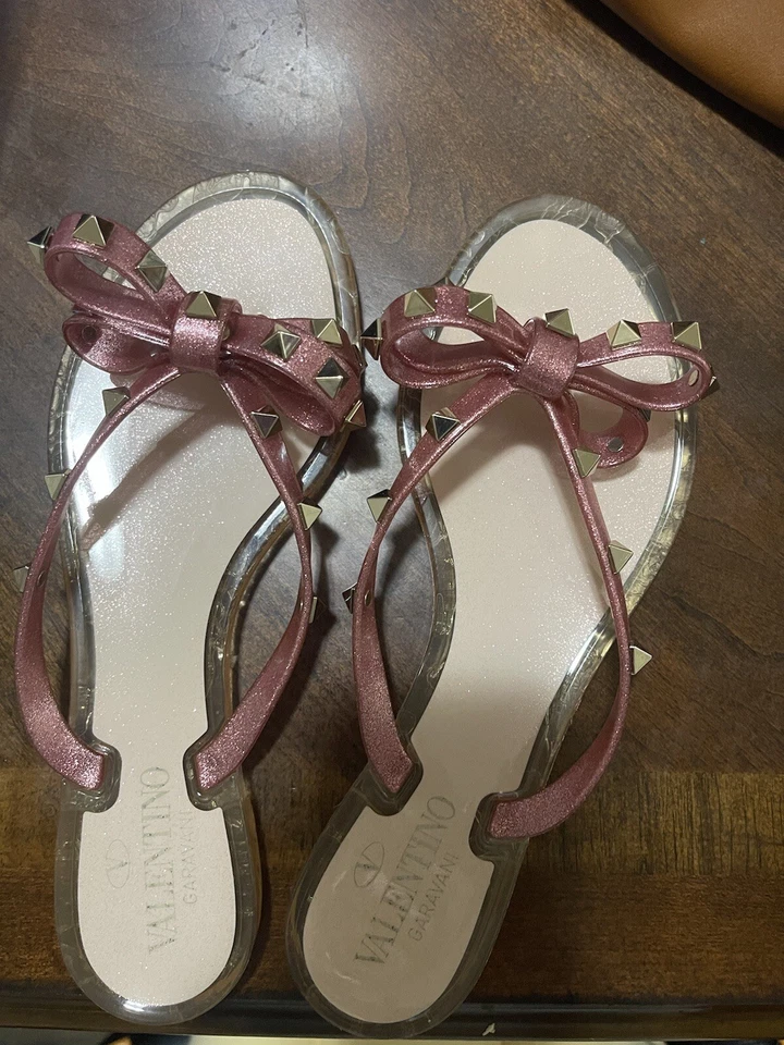 Sandalias para mujer Valentino Rockstud rosa con lazo de gelatina brillante talla 37 Foto 2 de 2