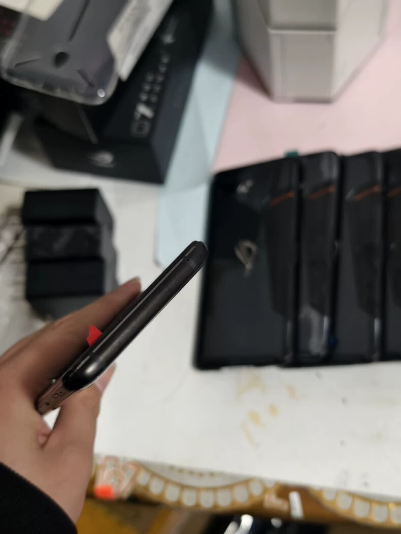 ASUS ROG Phone II ZS660KL rog2 128GB - Black (Unlocked) (Dual SIM