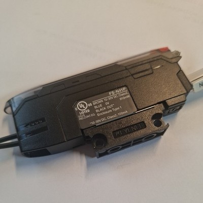 Keyence FS-N41P & Mount Block & Focus Beam High Power OMRON FU-16 SENSOR 