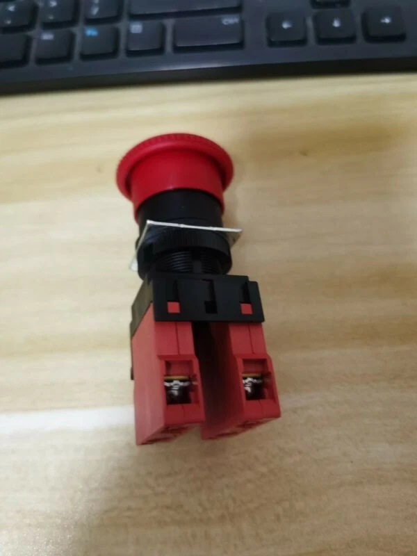 Interruptor de botón rojo Omron A22E-M-02 A22EM02 1 PIEZA nuevo envío gratuito Foto 2 de 4