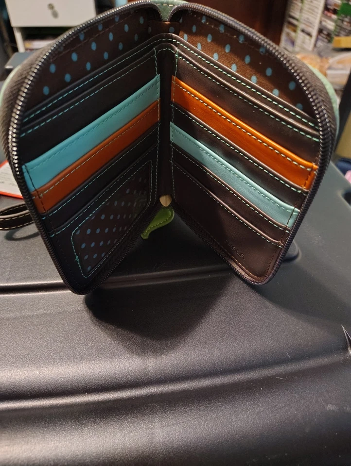 Cartera/muñequera Chala con cremallera alrededor - Bluebird sobre un bonito fondo verde azulado Foto 3 de 3