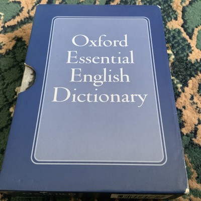 Oxford Essential English Dictionary with Slipcase Oxford University press
