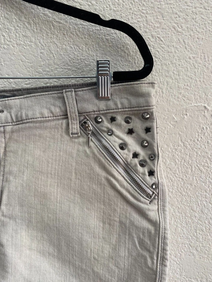 Pantalones Cortos De Colección Y2K Rock & Republic Pixie Tachonados Bolsillos con Cremallera Dobladillo Crudo Denim 14 Gris Foto 2 de 4