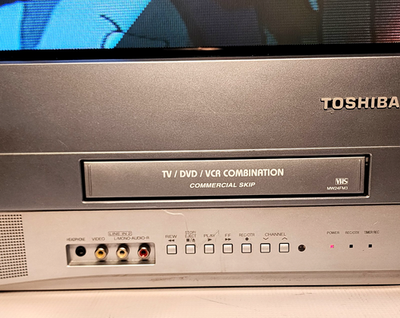 TOSHIBA MW24FM3 24 Inch CRT TV/DVD/VCR Combination Retro Gaming