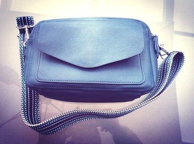 Esprit Vegan Tasche Modell Ona Leder-Optik Petrol Grün Crossbody Umhängetasche