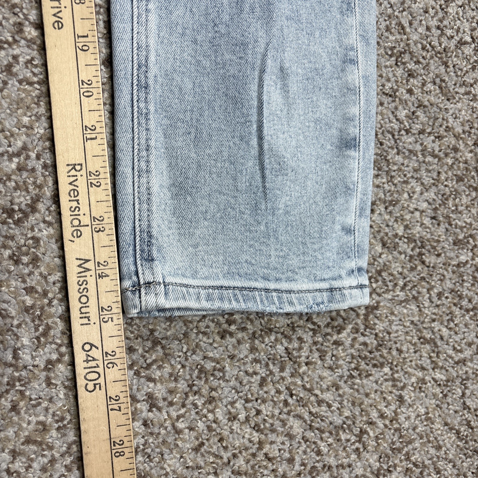 Vervet Blue Erika women’s blue jeans 28 X 25 distressed NEW - View 13