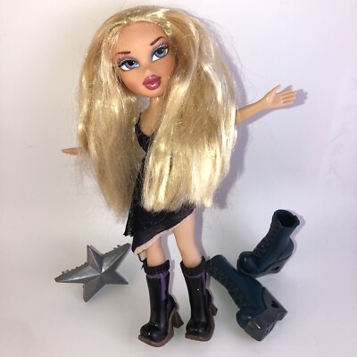 Cloe bratz Doll With Accessories Shown Vintage 2001