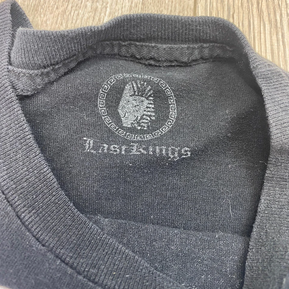 Camiseta Last Kings média preta manga curta - Imagem 3 de 4