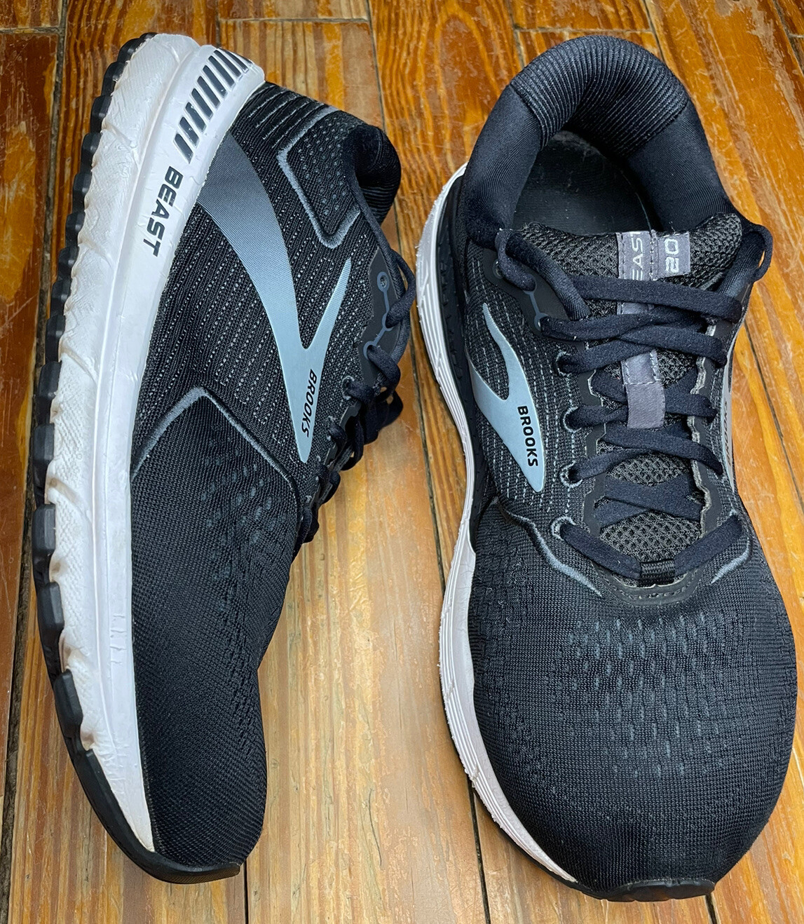 Brooks Beast 20 Extra Wide Black/ Gray/WhiteMens 10.5 Gem