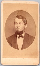 ANTIQUE CDV CIRCA 1870s HANDSOME BEARDED MAN IN SUIT READING PENNSYLVANIA