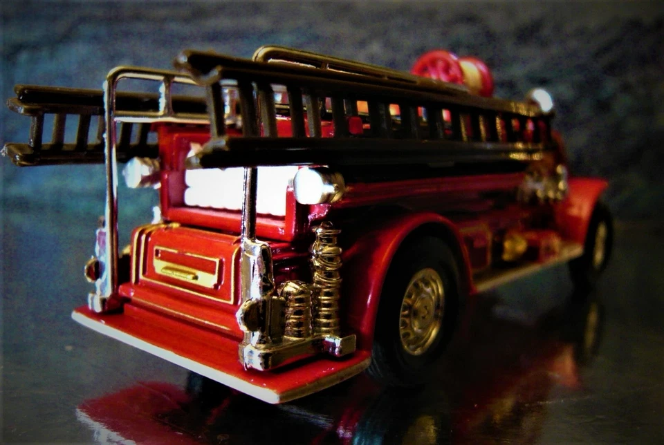 1920 MACK AC FIRE ENGINE YFE01 limited 1993 Matchbox series. - Image 4 of 4