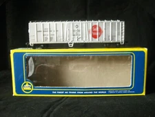 AHM Premium Swift 50' Reefer Unit HO Train Box Car Made inTaiwan