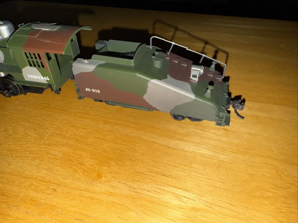 Bachmann HO Scale Camouflaged 0-6-0 Steam Locomotive & Tender. Nice - Image 3 of 4