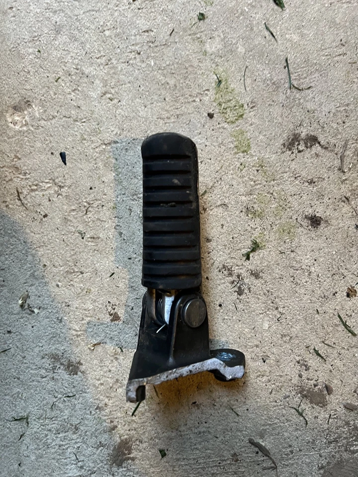 Clavija delantera derecha Kawasaki Ninja z 1000 650 VERSYS 2017-2025 34028-0353 Foto 3 de 3