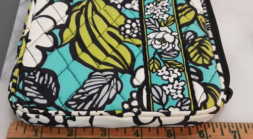 Vera Bradley Island Blooms Quilted Cotton Tablet Sleeve - 第 2/12 張圖片