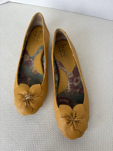 B.O.C. Yellow Leather Flats With flower Size 9.5 Ballerina Flats Shoes