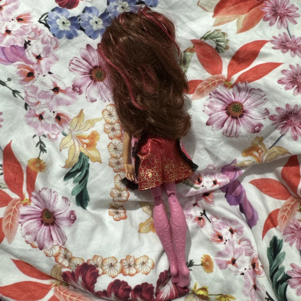 Ever After High - Epic Winter Rosabella - Nude 2015 Hasbro Pink legs Red hair - Image 3 of 3