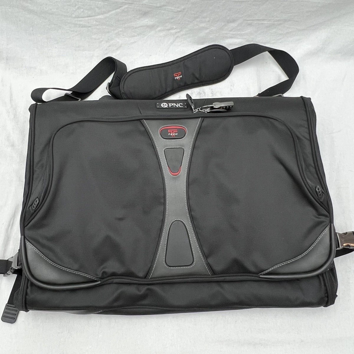 22” Tumi T-Tech 5536D Black Gray Tri-Fold Nylon Travel 22” Tumi T-Tech 5536D Black Gray Tri-Fold Nylon Travel