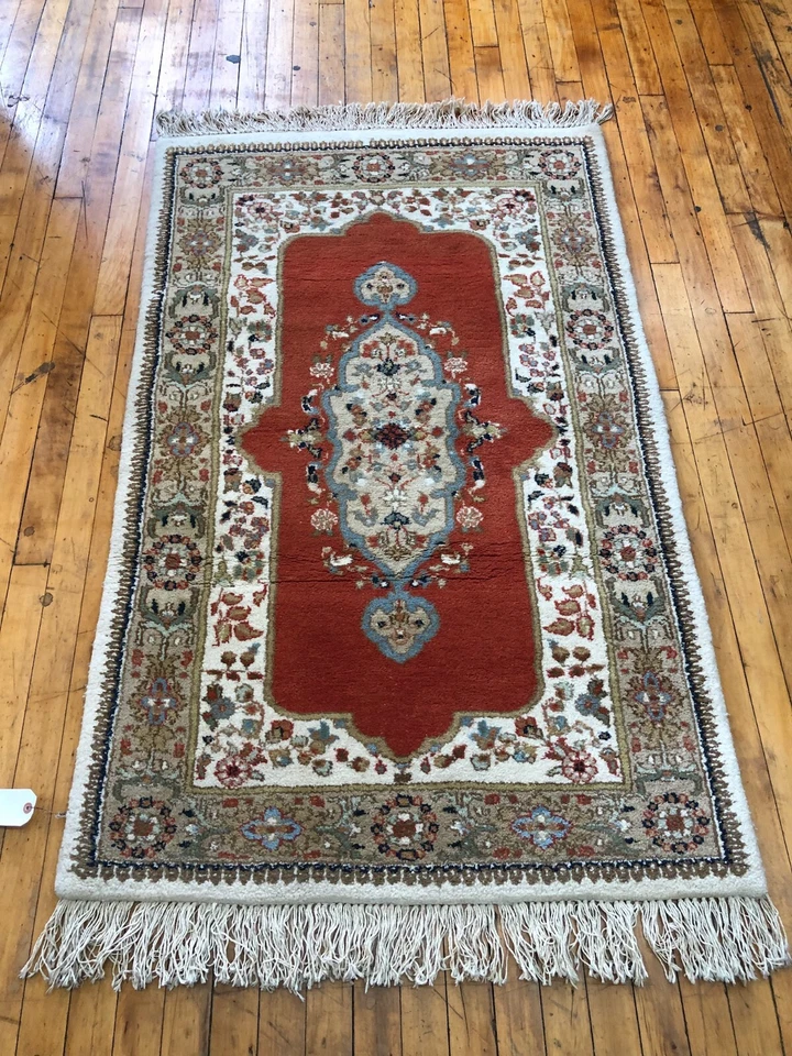 Alfombra de lana india anudada a mano Foto 2 de 4