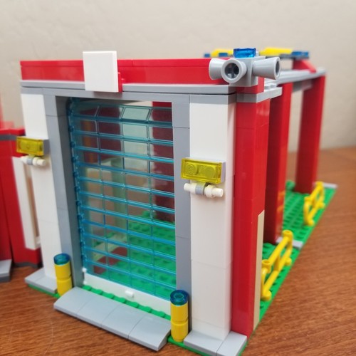 LEGO City 60110 Estación de Bomberos (2016) Retirado Helicóptero Coche Minifiguras Camión de Bomberos - Imagen 7 de 20