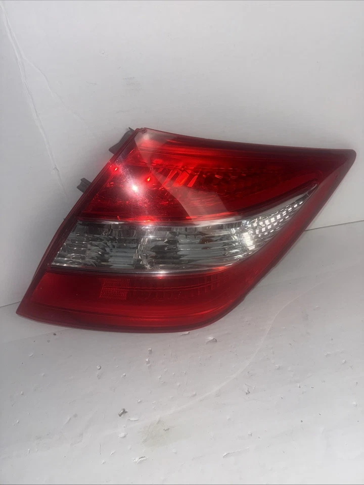 2010 2011 2012 Honda Accord Crosstour Right Passenger Side Tail light Oem DMG! - Изображение 2 из 4