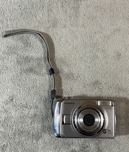 Fujifilm Compact Digital Camera FinePix A900 9.0 MP 4x Zoom ( Untested For Parts - Picture 2 of 9
