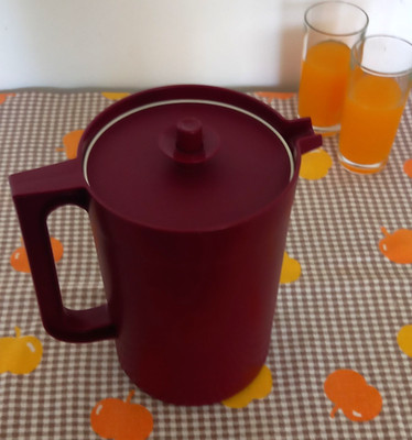 Tupperware Vintage Krug 70er rot mit Knopfdeckel Modell 1676-2
