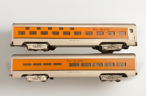 NOS MTH MT-6102 O Scale D&RGW 60' Aluminum Sleeper/Diner 2-Car Set Rio Grande - Picture 2 of 11