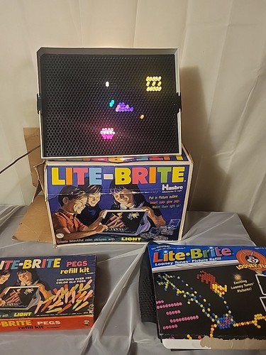 Vintage 1967 Lite Brite with Looney Tunes refill pages extra pegs