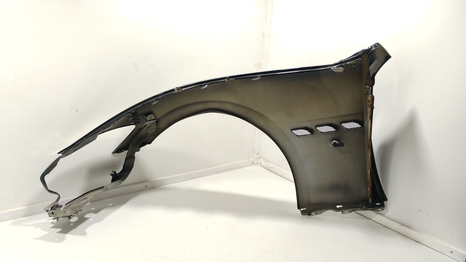 Maserati GranTurismo 2007-2019 Right Fender P/N 980145037