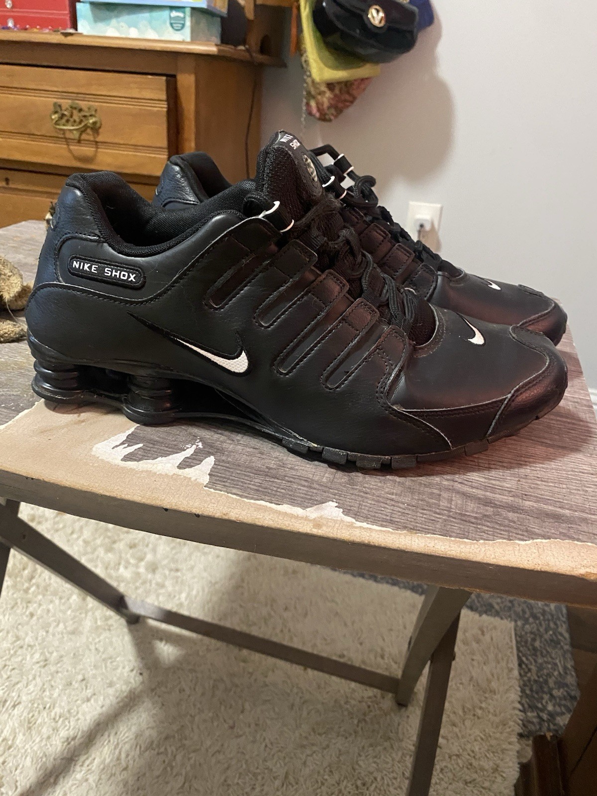 Nike Shox NZ Black Leather Men's Sneaker 501524-091 Cushioned Athletic Shoes thumbnail 2