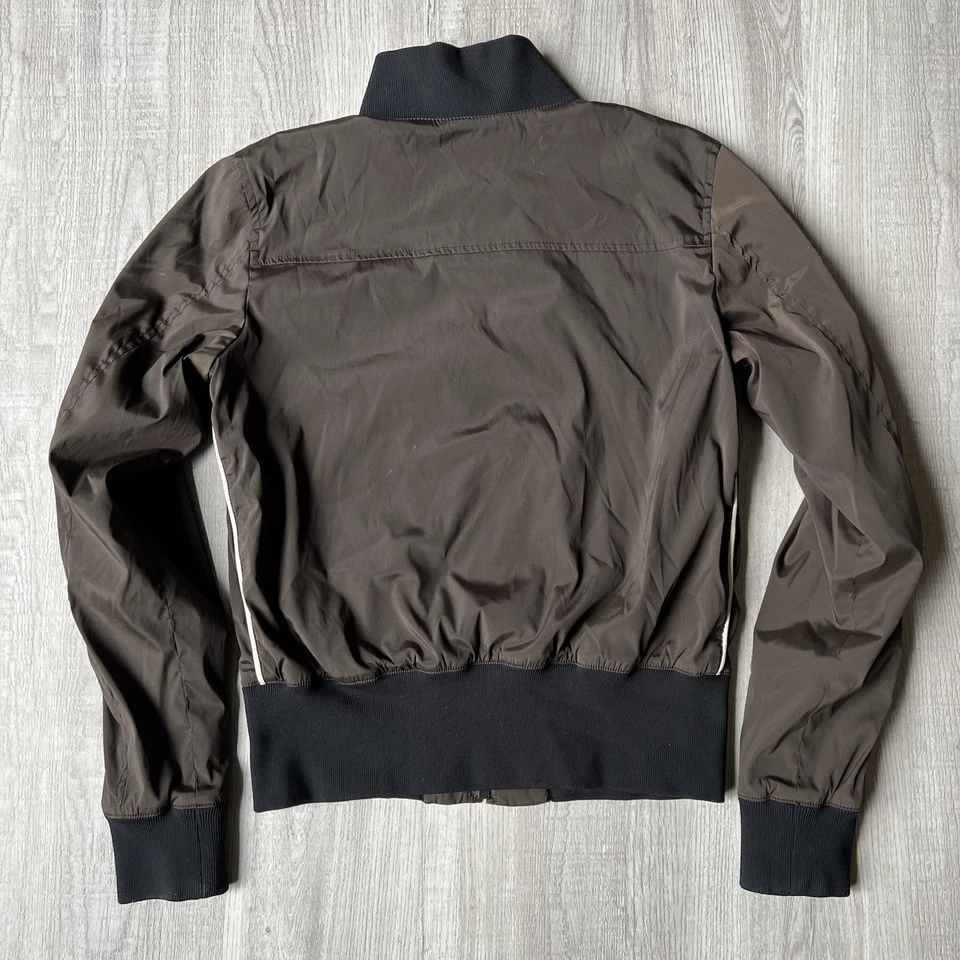 Chaqueta cortavientos de nailon para mujer Prada Linea Rossa talla M forrada de vellón Foto 2 de 4