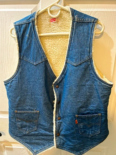 Levi's Men's Blue Denim Sherpa Lined Button Front Vest Size L Regular - product listing photo