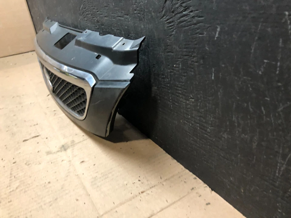 Parrilla superior delantera con emblema F3747 Suzuki Reno 2005 a 2008 Foto 2 de 4